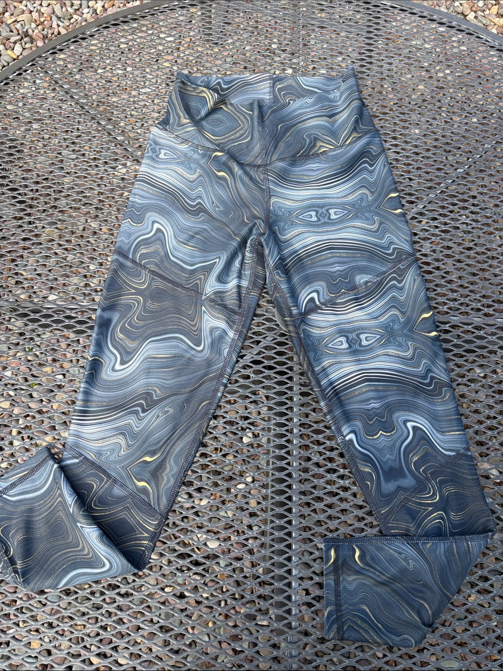 Black strap, leggings Print Leggings in Charcoal and Gold